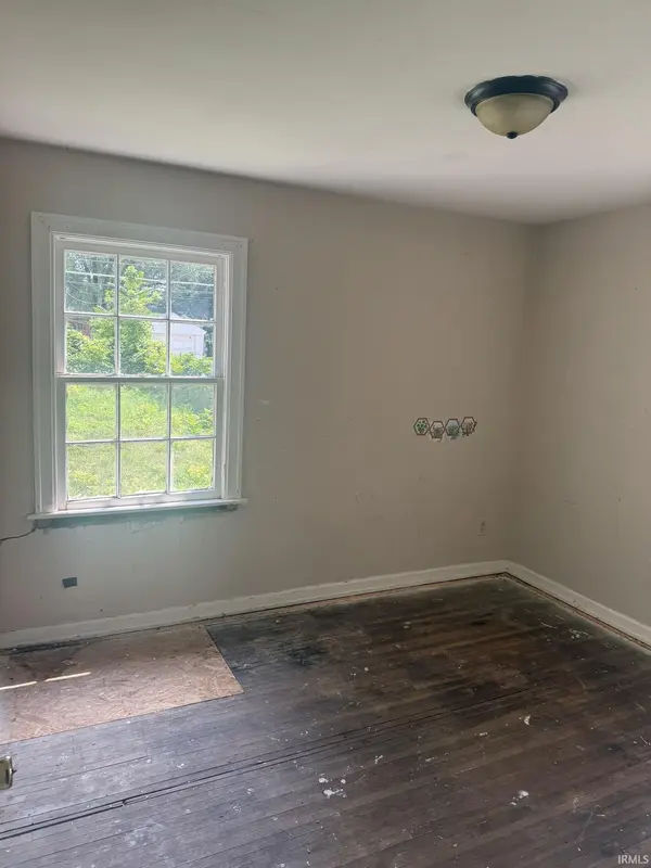 4125 Warsaw ST, Fort Wayne, IN 46806