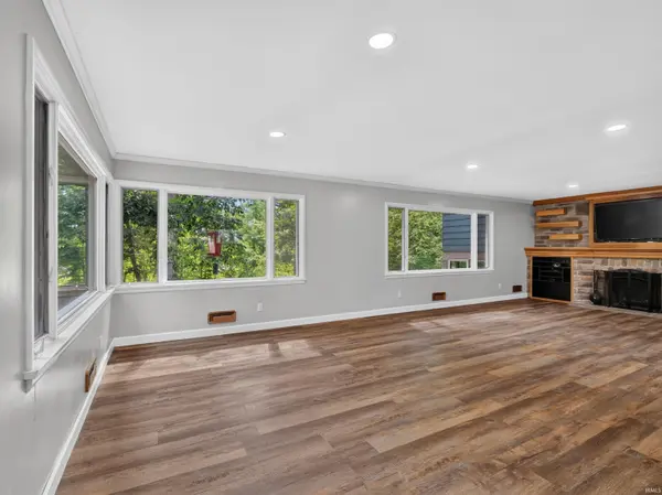 1535 Wood Moor DR, Fort Wayne, IN 46804-1429