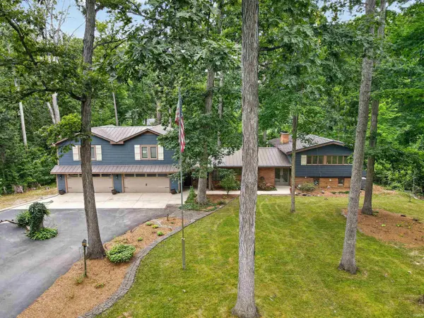 1535 Wood Moor DR, Fort Wayne, IN 46804-1429
