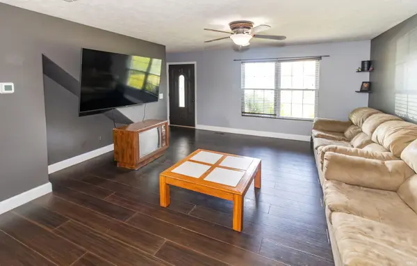 9770 W Winyard PL, Owensville, IN 47665