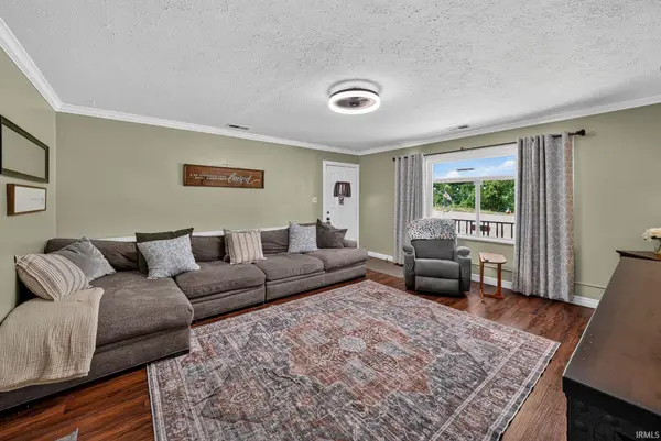 2816 S Locust RD, South Bend, IN 46614-3930