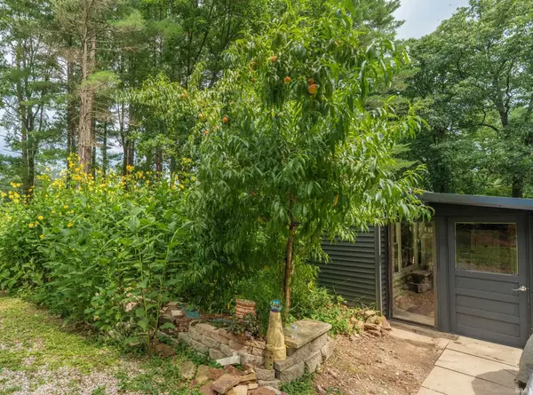 1260 N Lawrence Hollow DR, Bloomfield, IN 47424-5978