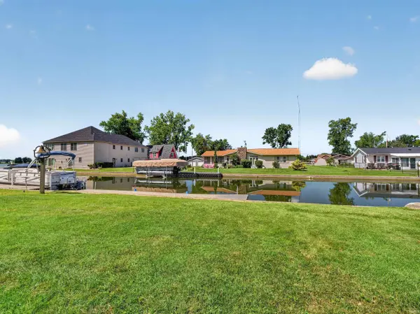 1913 Chapman Lake DR, Warsaw, IN 46580