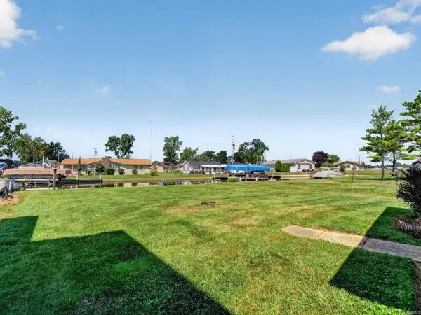 1913 Chapman Lake DR, Warsaw, IN 46580
