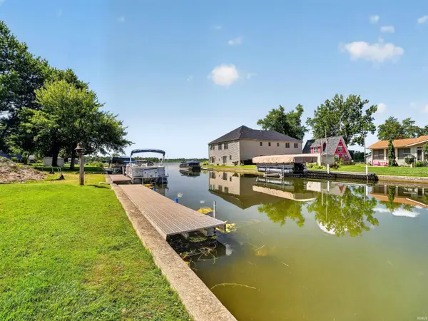 1913 Chapman Lake DR, Warsaw, IN 46580