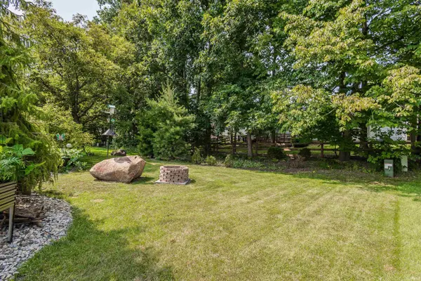8630 Spring Forest DR, Fort Wayne, IN 46804-6439