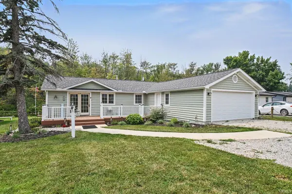 11397 NE Wawasee DR, Syracuse, IN 46567