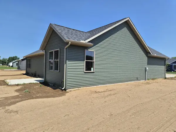425 N Eastfield CIR, Milford, IN 46526