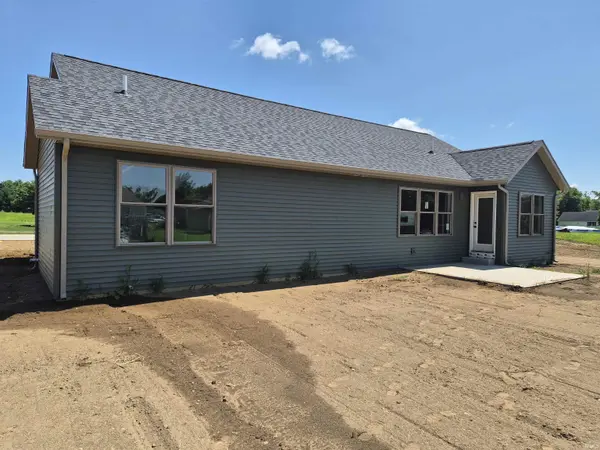 425 N Eastfield CIR, Milford, IN 46526