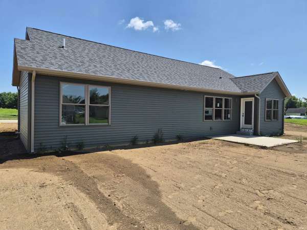 425 N Eastfield CIR, Milford, IN 46526