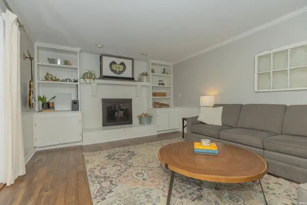 5433 Kenwood CIR, Newburgh, IN 47630