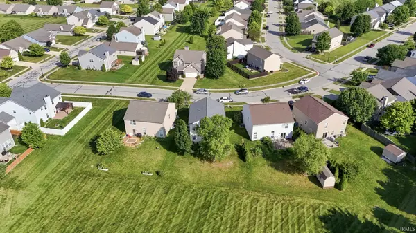 3881 White Cliff WAY, Whitestown, IN 46075
