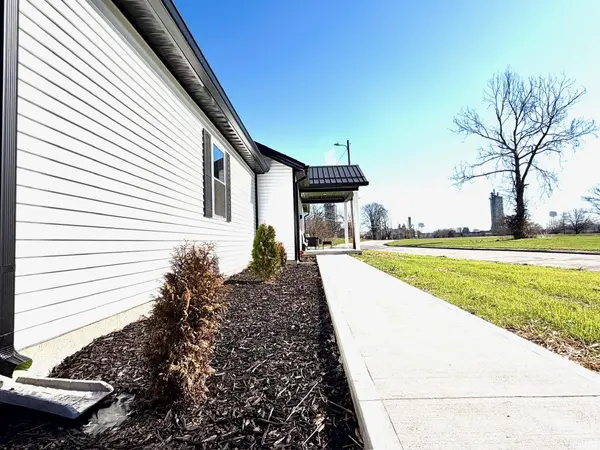 103 E Warren ST, Mitchell, IN 47446