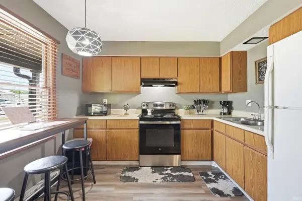 2104 Cortez DR, Kendallville, IN 46755