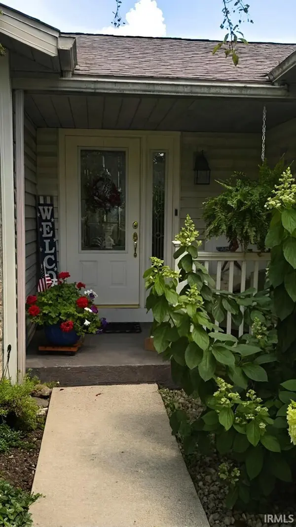 6135 E Crescent CT, Churubusco, IN 46723