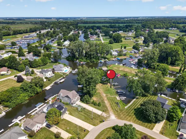 9186 E Snow White RD, Cromwell, IN 46732