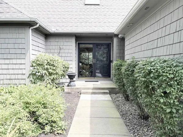 1325 E Erskine Manor Hill DR, South Bend, IN 46614