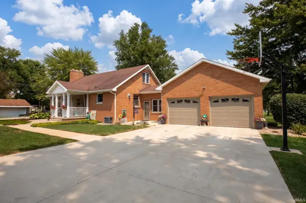 506 Lincoln ST, Bourbon, IN 46504-1520