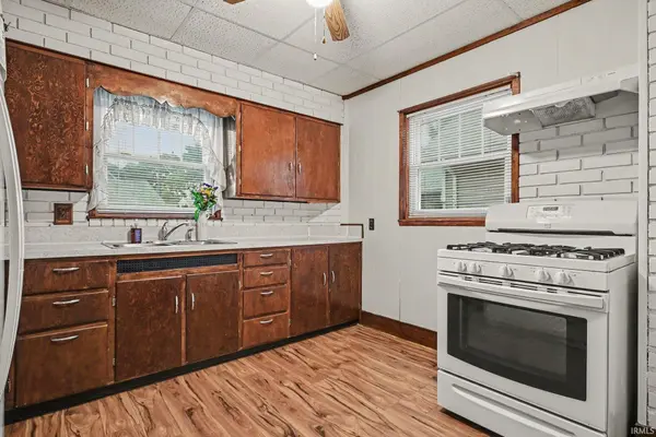 1802 Caroline ST, South Bend, IN 46613