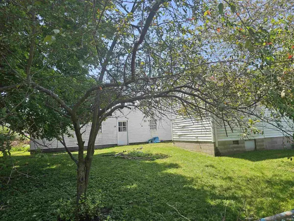 106 E Beckley ST, Royal Center, IN 46978