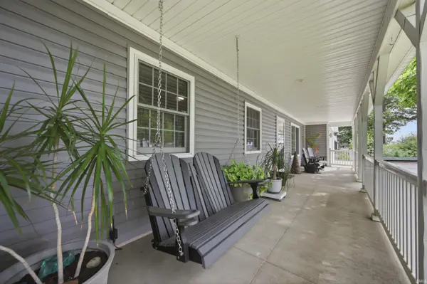 569 SE Shadey LN, Winchester, IN 47394