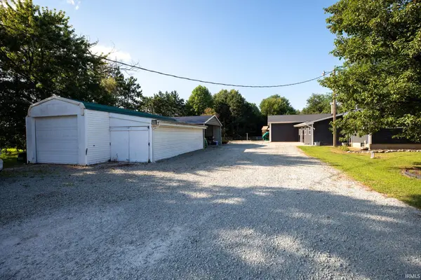 13765 19 B RD, Argos, IN 46501