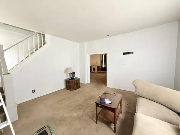 125 E Johnson ST, Wolcott, IN 47995-8072