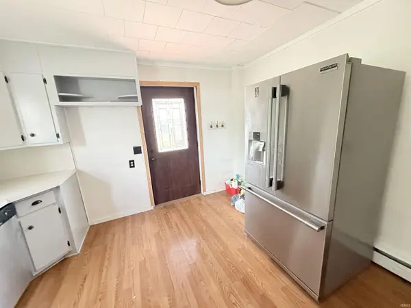 125 E Johnson ST, Wolcott, IN 47995-8072