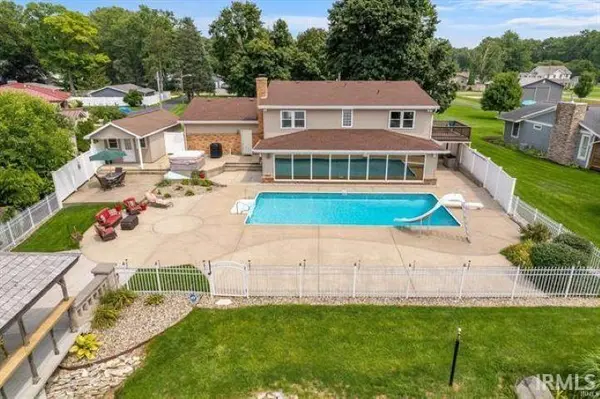 56411 Eastvue DR, Osceola, IN 46561