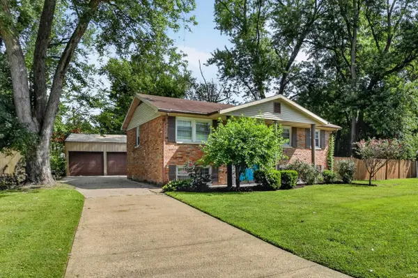 6210 Roger Park CT, Evansville, IN 47715