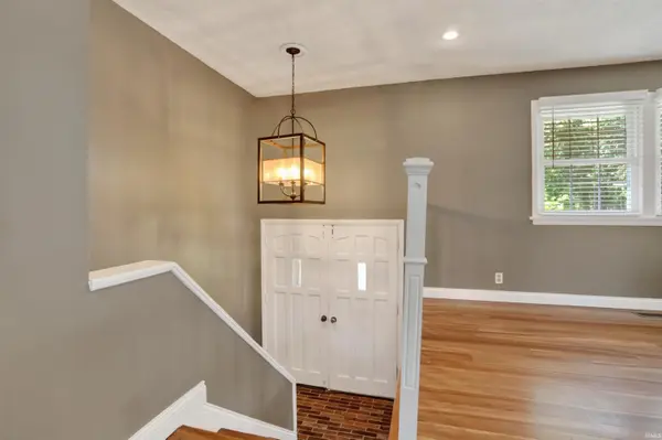6210 Roger Park CT, Evansville, IN 47715