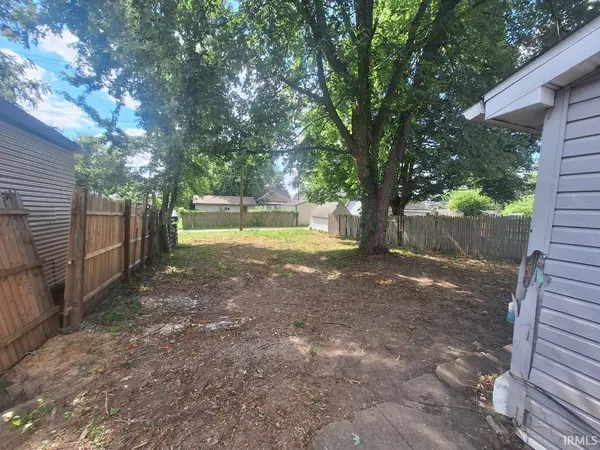 2209 E Lynn ST, Anderson, IN 46016-4636