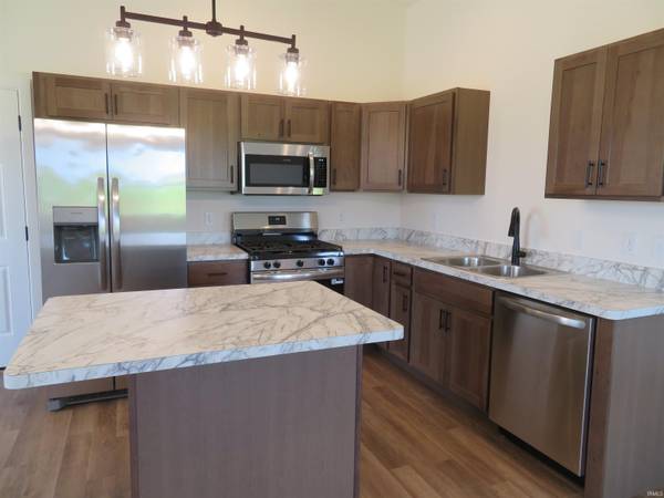 18527 Nankeen CT, New Paris, IN 46553-2405
