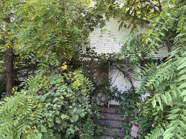 319 S Madison ST, Oakland City, IN 47660