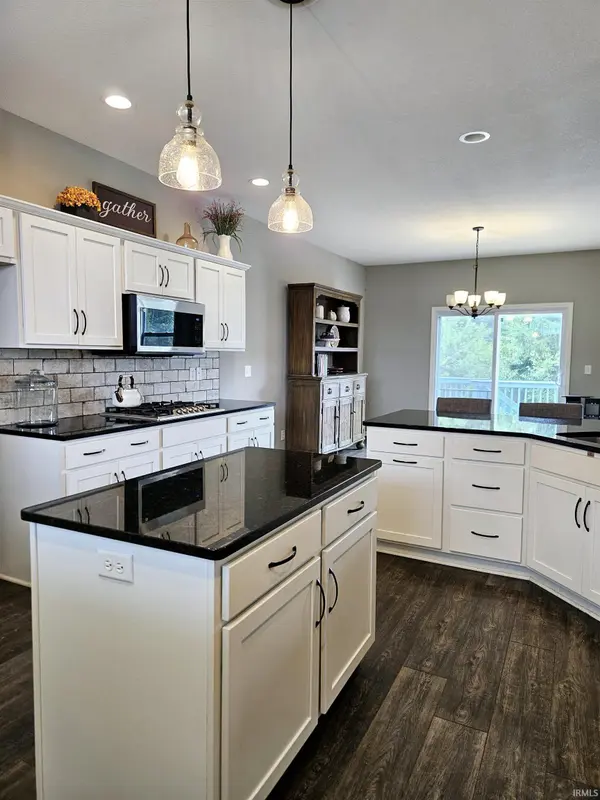 10017 Banbury CT, Fort Wayne, IN 46818-8412