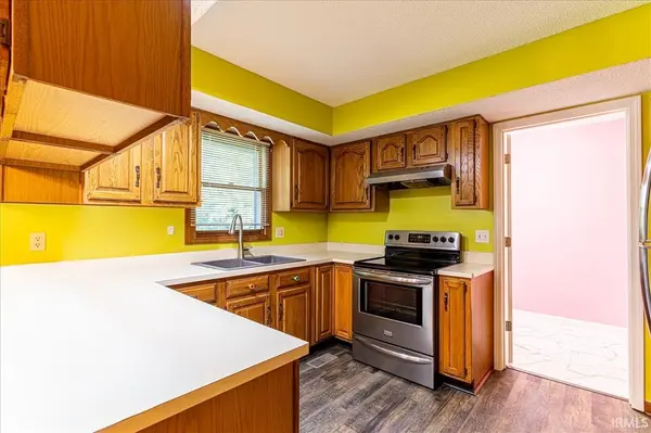 5388 Crestwood DR, Newburgh, IN 47630