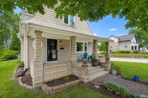 207 7th ST, Winona Lake, IN 46590-1112