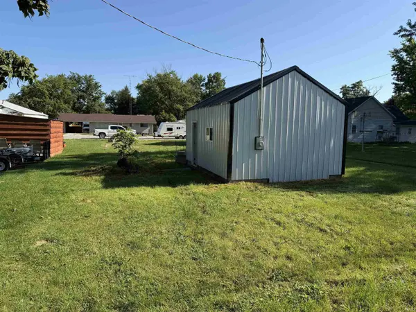 204 E Grissom AVE, Mitchell, IN 47446-1916