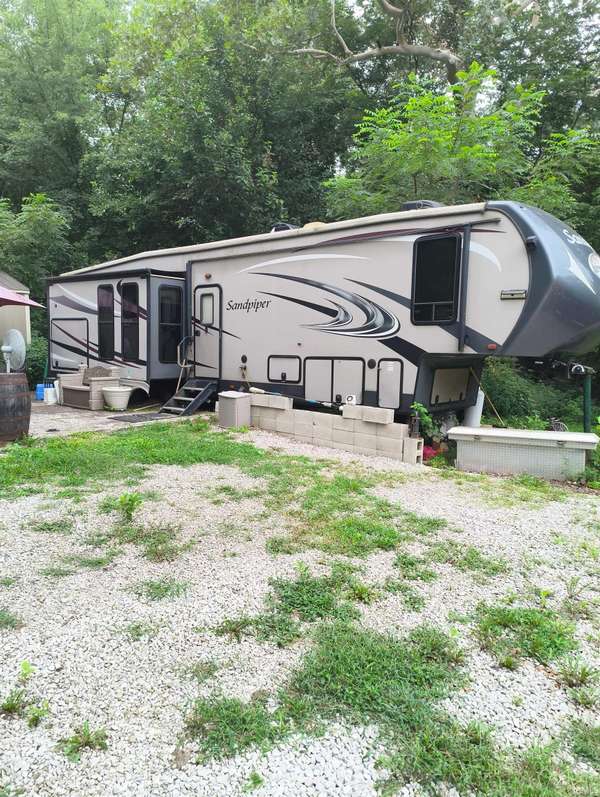 1921 Country Club RD, Spencer, IN 47460