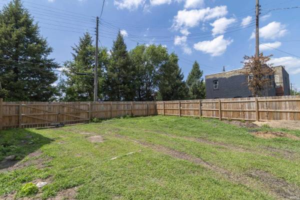 415 Harris ST, South Bend, IN 46619-3723