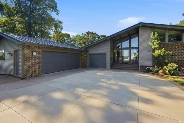 1420 Lake Bluff DR, Kendallville, IN 46755