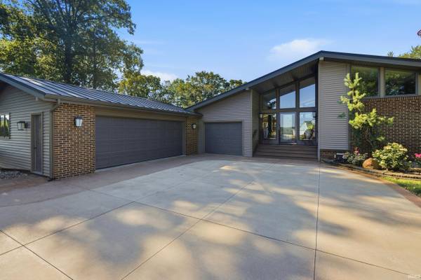 1420 Lake Bluff DR, Kendallville, IN 46755