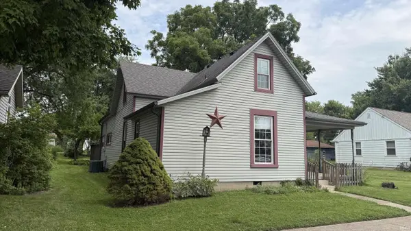 2414 S Vine ST, Yorktown, IN 47396-1516