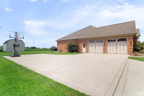343 Sunshine DR, Jasper, IN 47546
