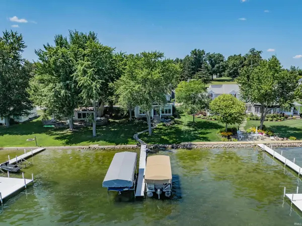 948 S Clear Lake DR, Fremont, IN 46737