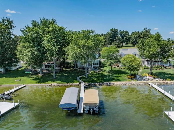 948 S Clear Lake DR, Fremont, IN 46737