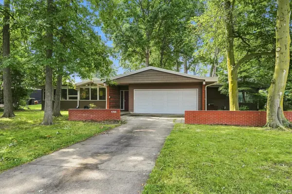 4706 Highwood DR, Fort Wayne, IN 46815-6068