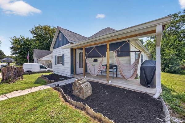 617 S 8th ST, Mitchell, IN 47446