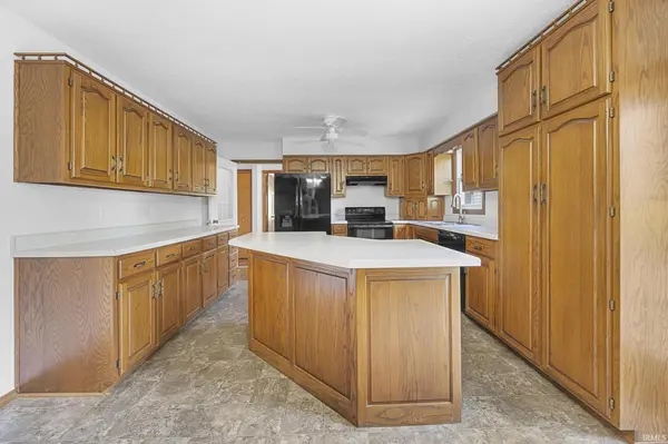 6353 W Old Road 64 ***, Huntingburg, IN 47542