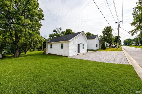 704 E Ninth ST, Huntingburg, IN 47542